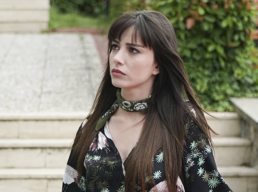 Zlatna djevojka turske scene: Zvijezda serija 'Pun Mjesec' nikad nije požalila zbog odluke iz mladosti
