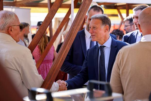 Zadar: Predsjednik Hrvatskog sabora Gordan Jandroković obišao je manifestaciju pod nazivom „Pijat na Pijaci“ 