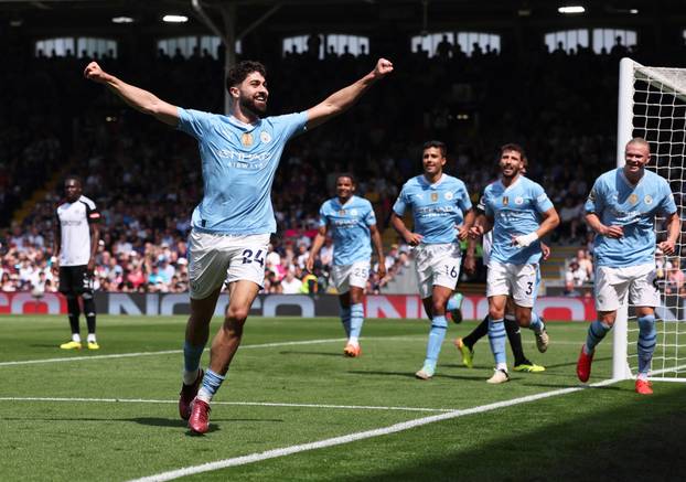 Premier League -  Fulham v Manchester City