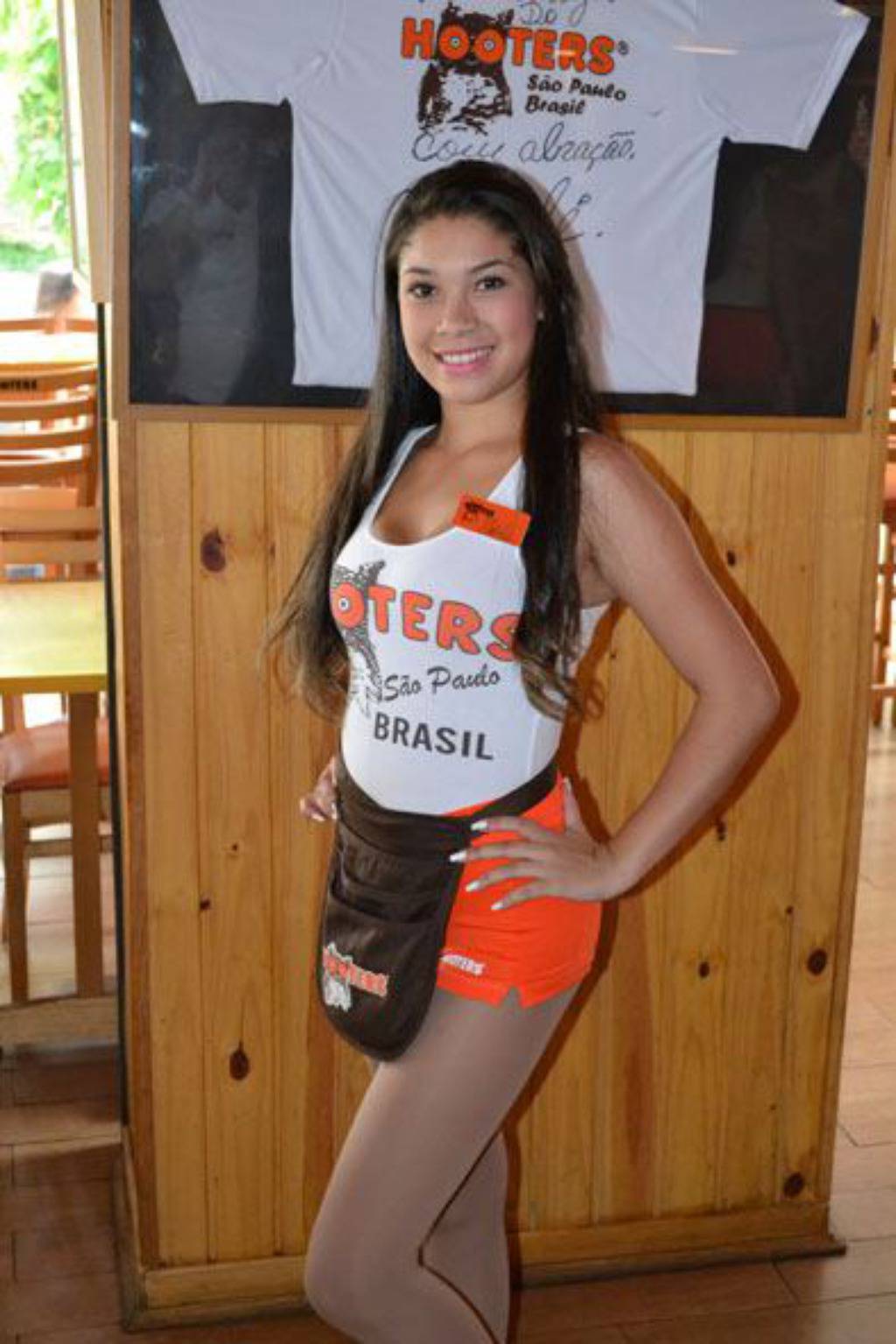 http://www.facebook.com/hootersbrasil