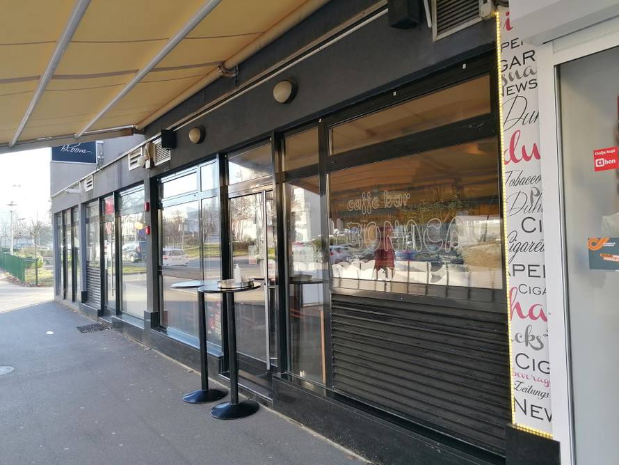 Otvorili kafić, ali prodali samo jednu kavu za van: 'Gosti imaju svoje rituale, čitaju novine'