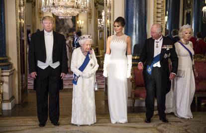 Melania Trump poklonila broš od 6000 kuna kraljici Elizabeti