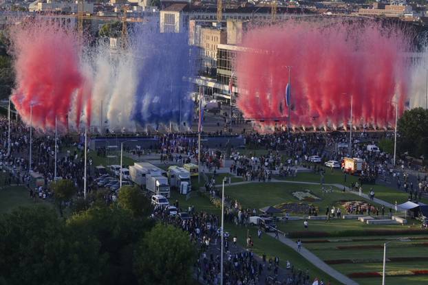 Zagreb: Vojni mimohod završio uz veličanstveni pirotehnički šou 