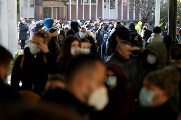 Zagreb: Gužve za testiranje na hripavac ispred HZJZ-a