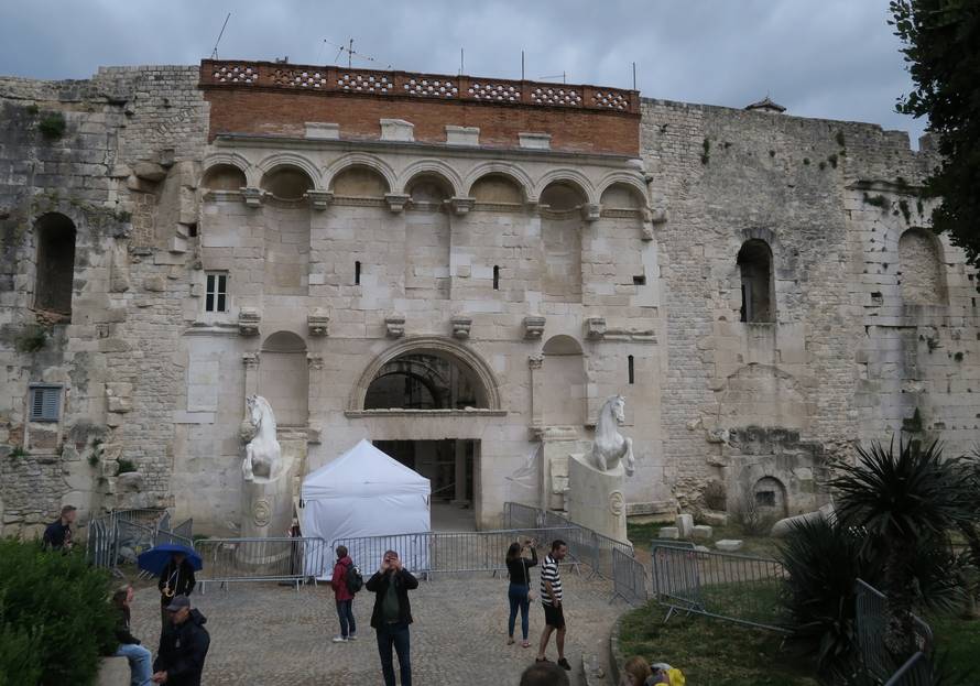 Split: Zlatna vrata Dioklecijanove palaÄe zbog snimanja zatvorena za prolaz
