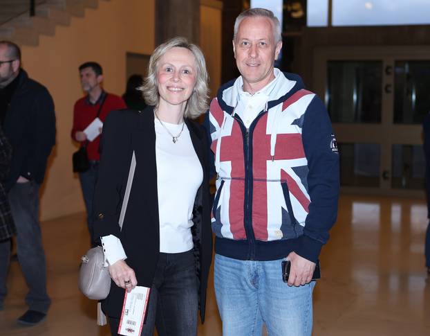 Zagreb: Sanja, Marinko i Zec pjevaju najveće hitove grupe Novi fosili u Lisinskom, poznati