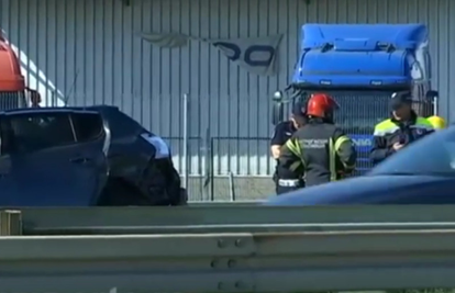 Užas kod Beograda: U sudaru auta i kamiona poginuli su trudnica (35) i muškarac (41)