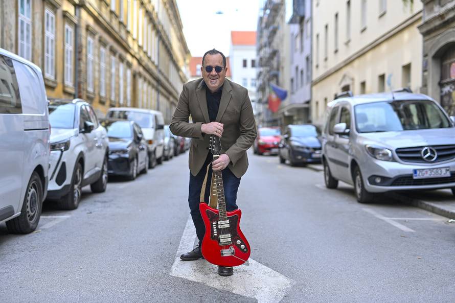 Zagreb: Pjevač Neno Belan