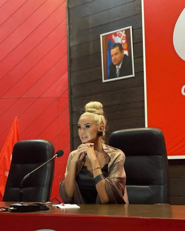 FOTO Obožava Vučića i Putina. Srpska političarka: Ružni bi da se politikom bave samo gabori!'