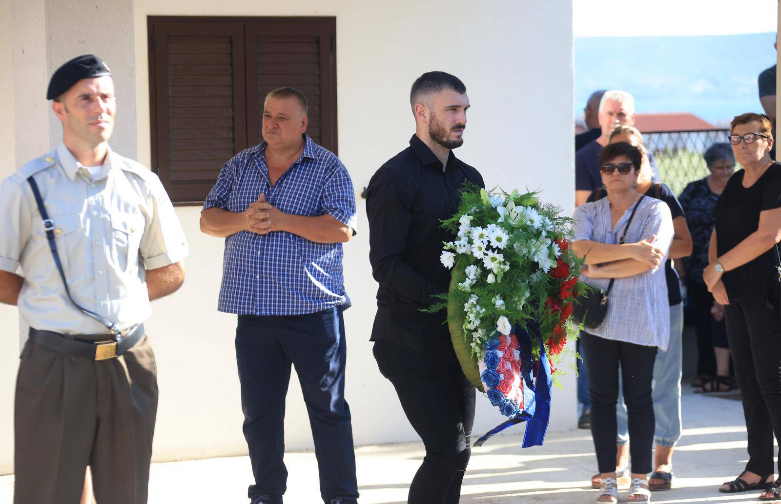 Kaštela: Posljednji ispraćaj Milana Livaje, oca nogometaša Hajduka Marka Livaje