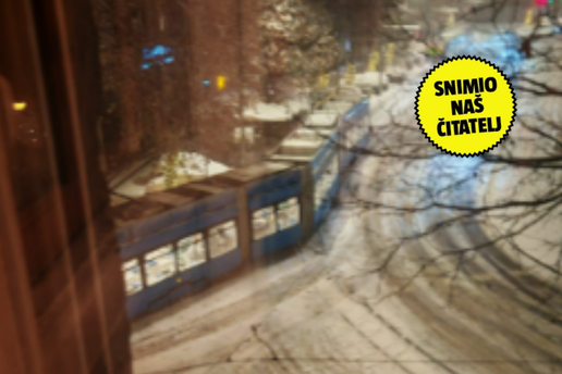 FOTO Jo&scaron; jedan tramvaj isko&ccaron;io iz tra&ccaron;nica u Zagrebu! Zastoj u centru, snijeg je izazvao kaos...