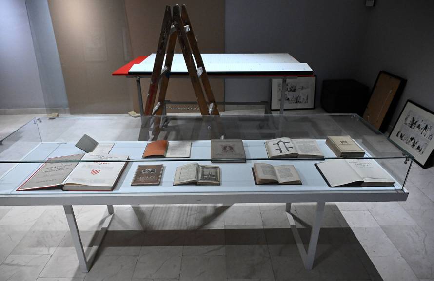 Zagreb: 1100 izlozba Hrvatskog Kraljevstva  u Klovicevim dvorima