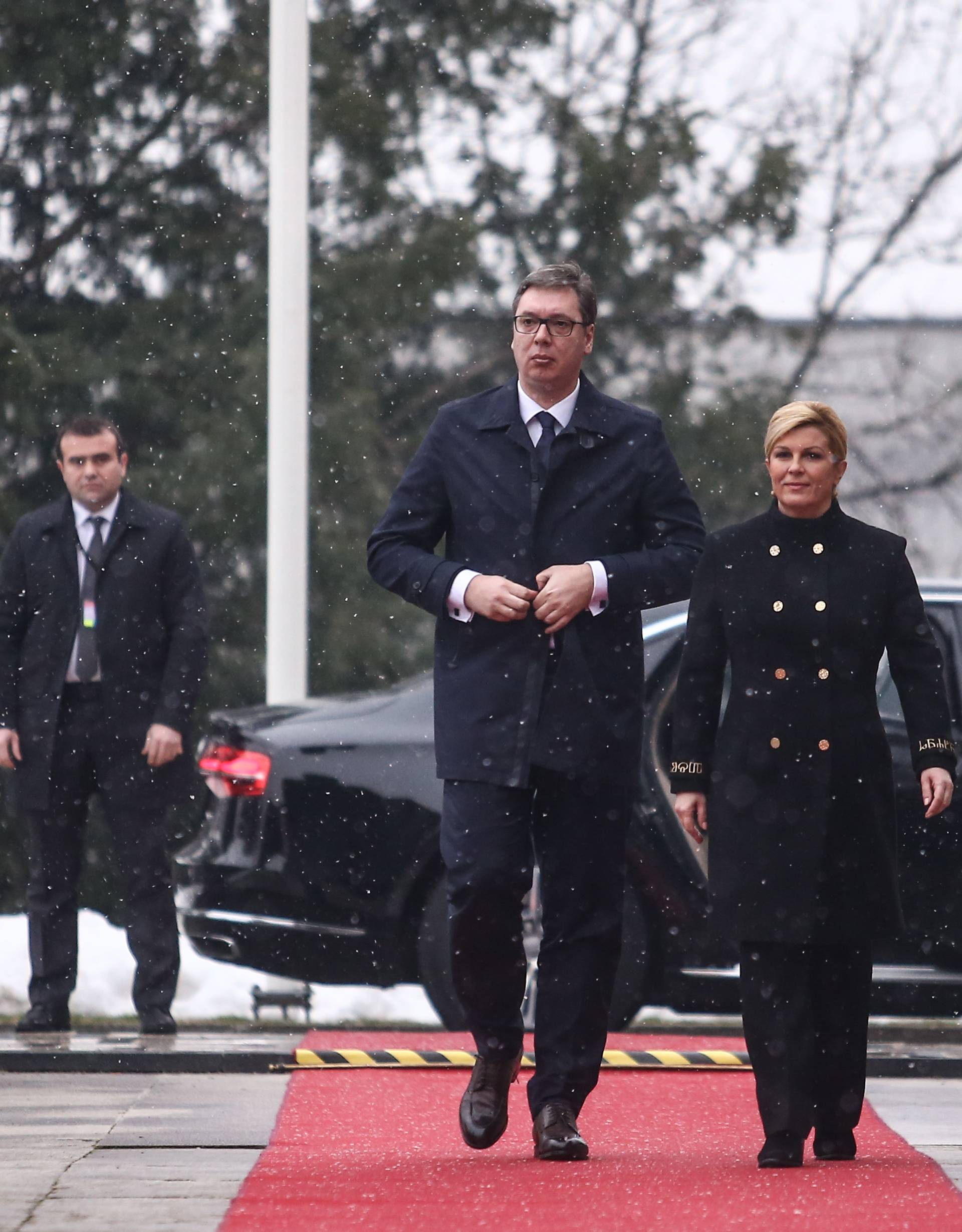 Srpski mediji: Vučića dočekale počasti i nikad lošija atmosfera