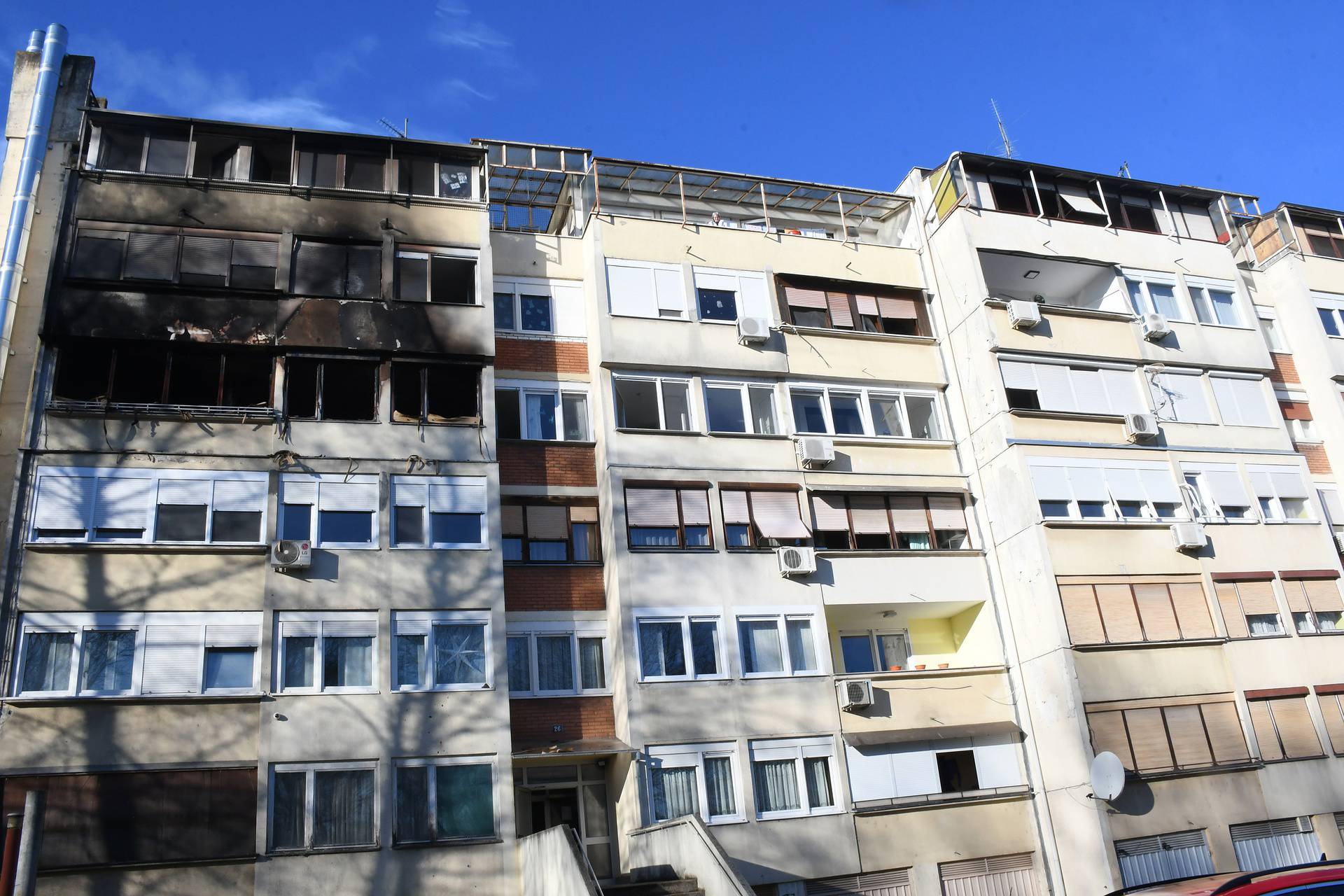 Sisak: Jutro nakon velikog požara koji je izbio u stambenoj zgradi