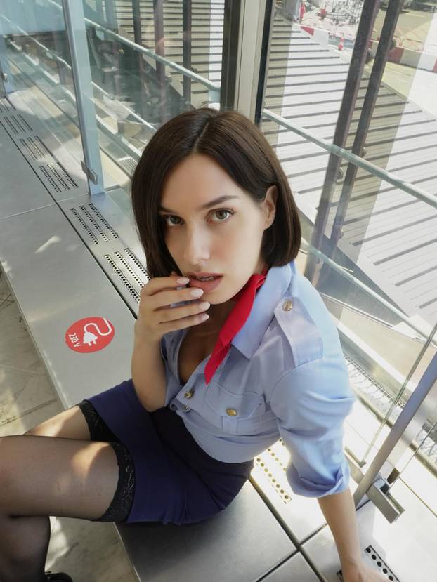 FOTO Zgodna stjuardesa hitno traži muža: Sama sam već 3 godine, želim da bude stariji...