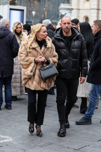 FOTO Brojni poznati prošetali na Badnjak centrom Zagreba: Iva Todorić, Habijan, Uršula Tolj...