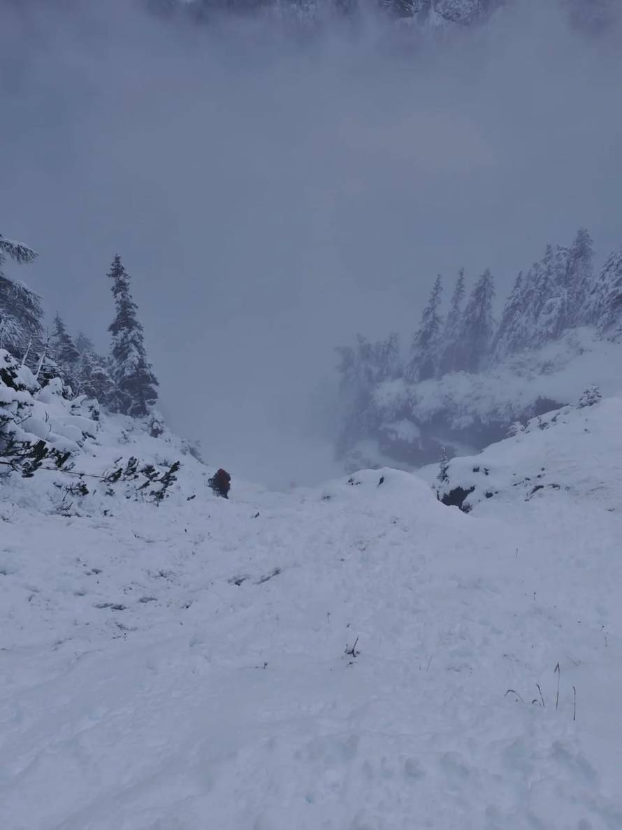 FOTO Slovenski spasioci otkrili mjesto gdje su tražili Hrvate, jedna lavina ugrozila je i njih!