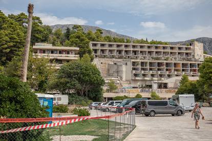Razrušeni hotelski kompleks u Kuparima