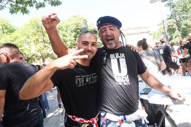 Brojni obožavatelji na ulicama Sinja uoči Thompsonovog koncerta