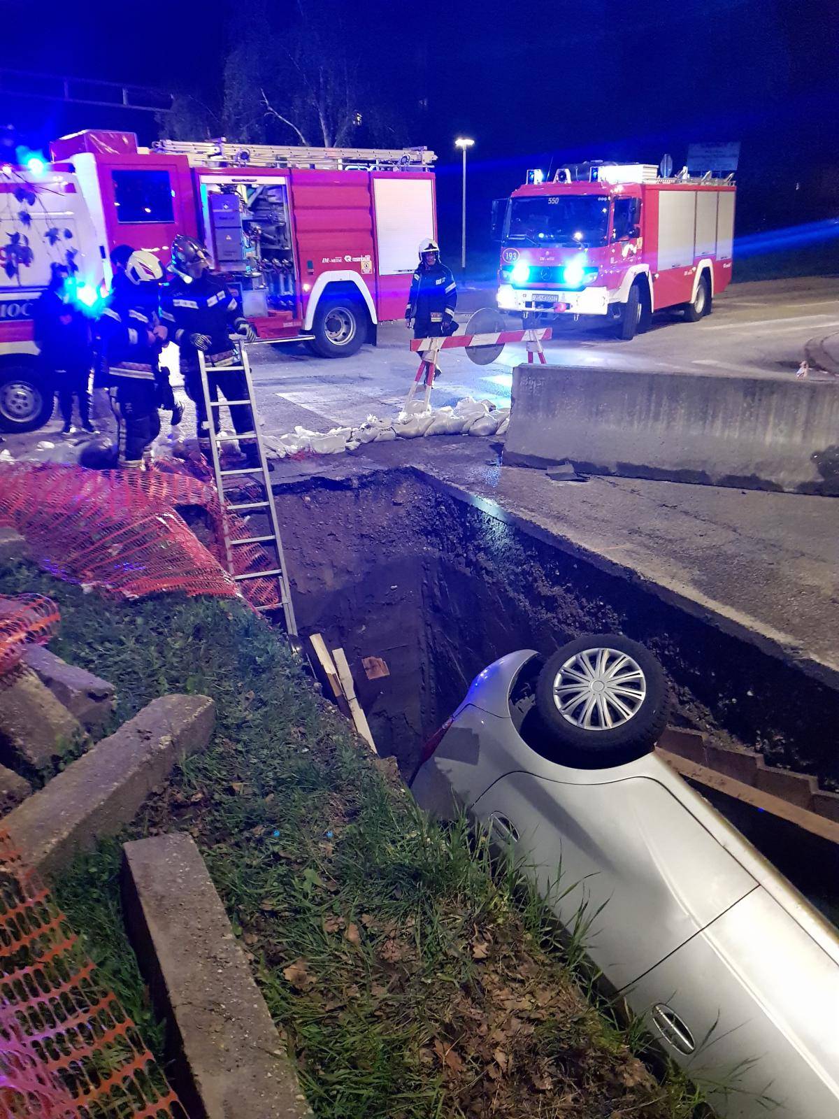 Probio betonske zidove i upao u rupu: Vozača odvezla Hitna