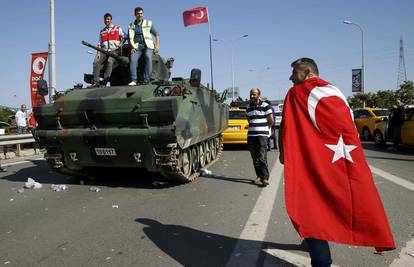 Ministarstvo moli sve Hrvate u Turskoj:  'Ne izlazite na ulice'