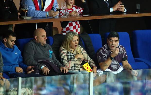 Zagreb: Maradona i njegova djevojka strastveno navijaju na me?u parova Davis Cupa