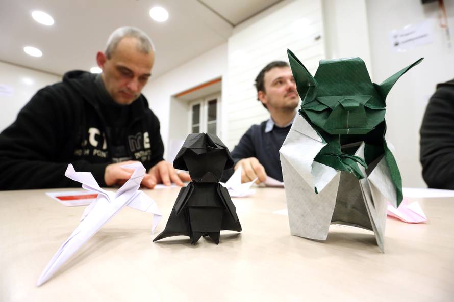Star Wars zaludio Zagreb: Od papira su izradili likove iz filma