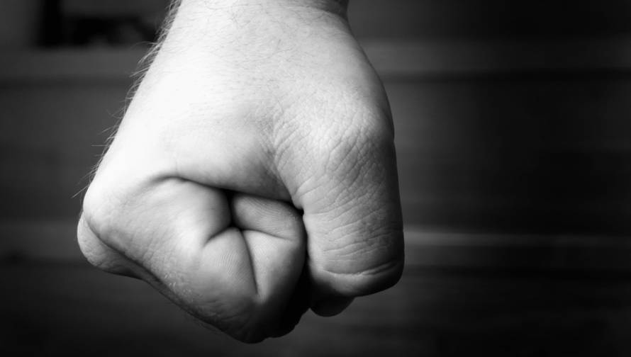 Kako prepoznati da hodate s nasilnikom? Obratite pažnju...