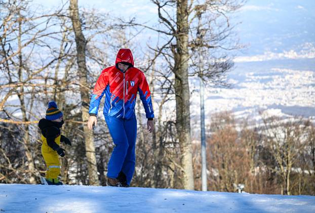 Sunčano novogodišnje jutro na Sljemenu