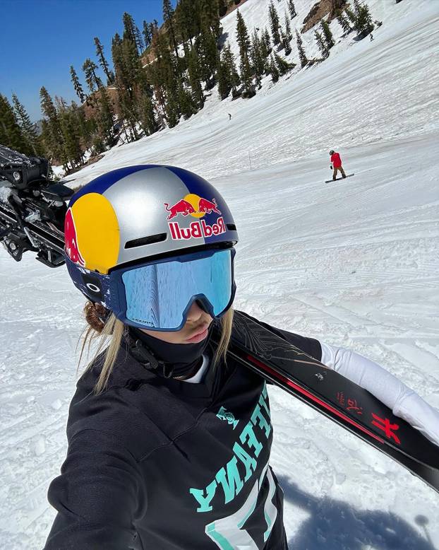 FOTO Ova olimpijka može sve. Na skijama osvaja medalje, a u tangicama podsjeća da je model