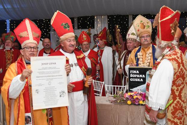 Križevci: Krštenje vina okupilo je 50-ak biskupa Svetih Martina iz cijele Hrvatske