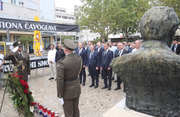 Sinj: Državni vrh položio vijence kod spomenika Franji Tuđmanu