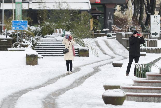 Snježni pokrivač je zabijelio je Osijek