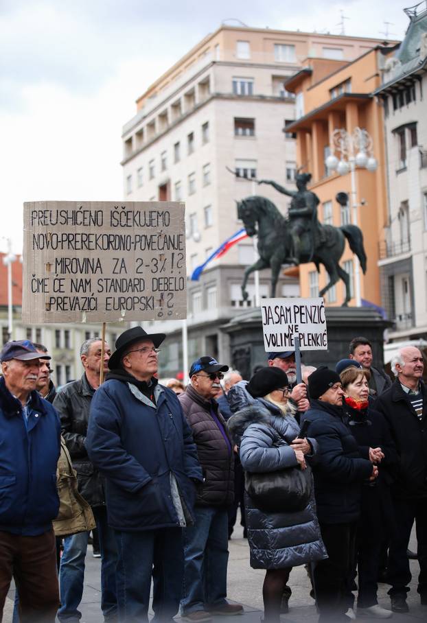 Zagreb, Prosvjed umirovljenika protiv siromaštva, korupcije i kriminala na glavnom gradskom Trgu