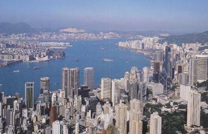 Hong Kong: Bacili kiselinu među ljude, 30 ozlijeđenih