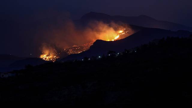 Wildfire rages on the island of Samos