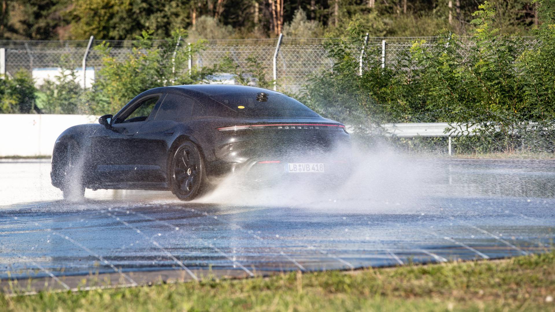 Porsche Taycan najdužim driftom srušio svjetski rekord