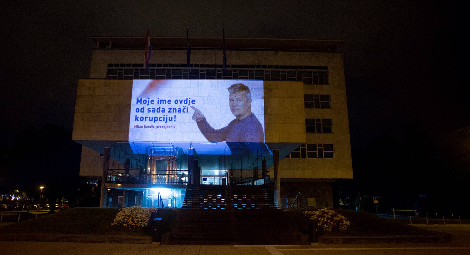 Bandiću pod prozorom poruka: Moje ime ovdje znači korupciju