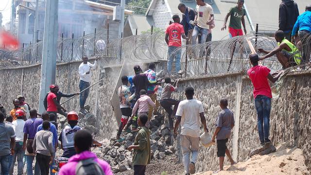 Protesters ransack UN peacekeepers' offices in eastern DR Congo