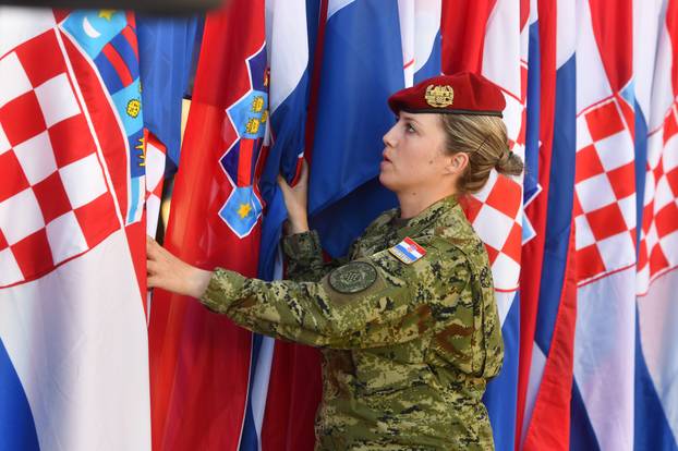 Knin: Ure?enje Trga Oluje za sutrašnju proslavu