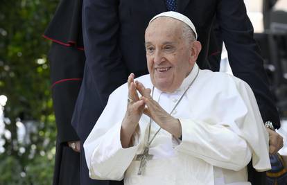 Papa Franjo se ispričao! LGBT osobe nazvao pede*****ma? 'Nije imao namjeru uvrijediti'