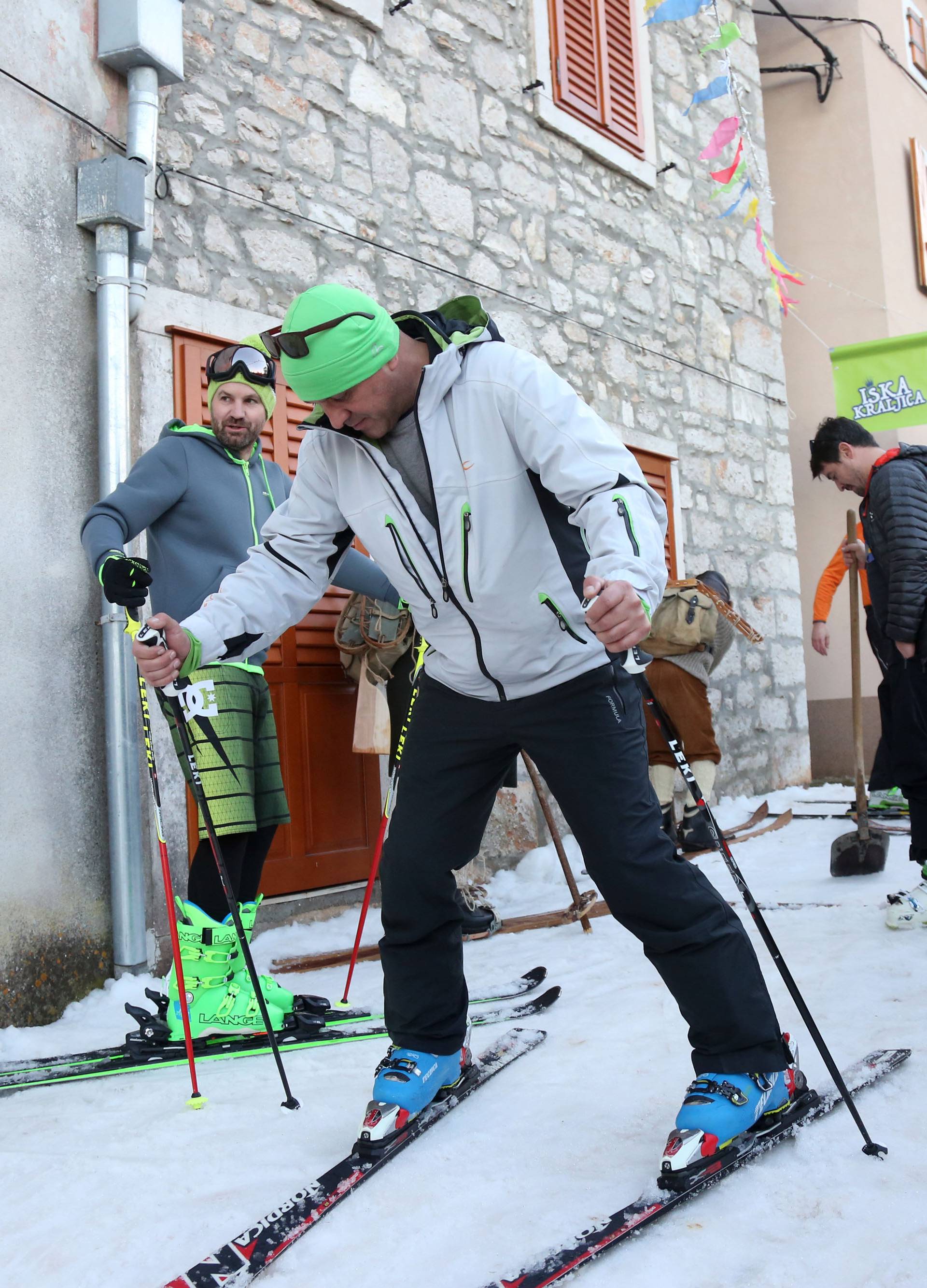Skijaška utrka uz more:  Na Iž dovezli 60 tona snijega iz Like