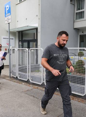 Zagreb: USKOK-ovi istra&zcaron;itelji izlaze iz prostorija HOO-a