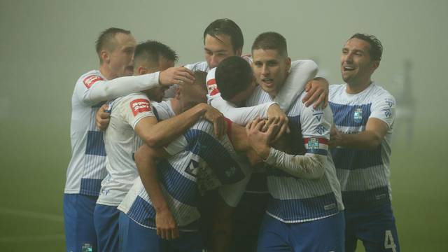 Slavlje igrača Osijeka nakon što je Mierez zabio gol