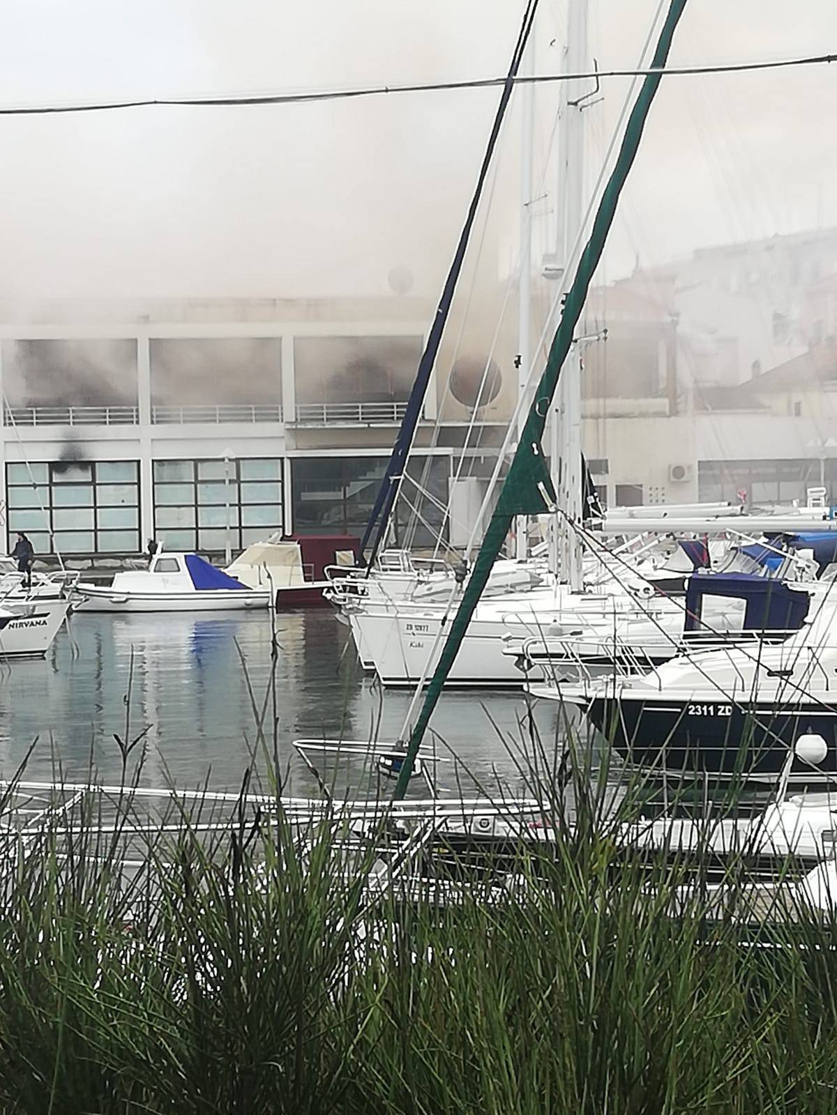 Zadarska policija traži pomoć: Mladići su podmetnuli požar?