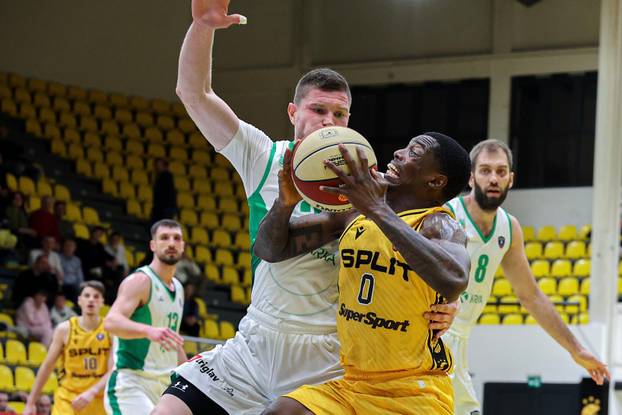 Split: Košarkaši igrali "našminkani" u znak podrške Međunarodnom danu borbe protiv nasilja nad ženama