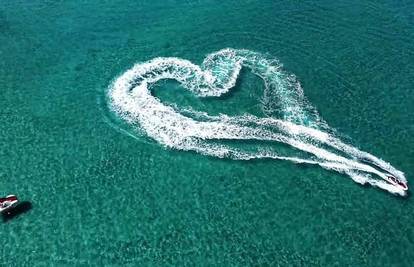 Čudesna snimka kod Pakoštana: Jet-skijem iscrtao srce na pučini