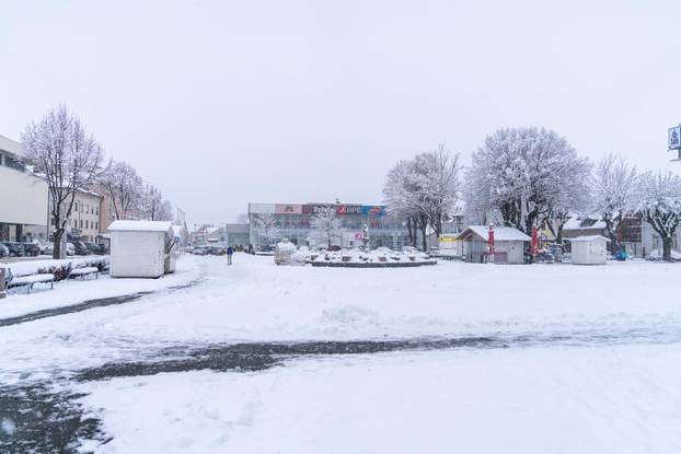 U Gospiću je izmjereno 16 cm snijega