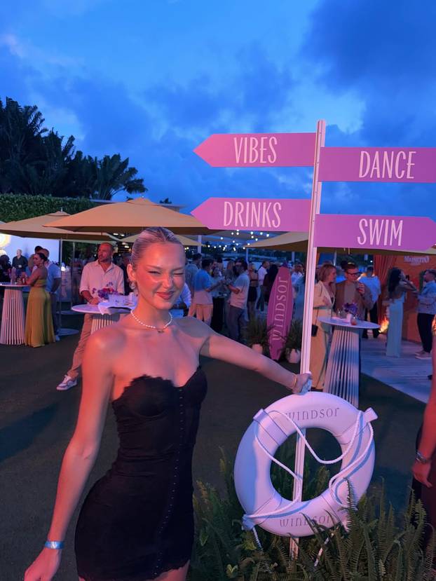 FOTO Natjecala se za Miss: Ova Albanka izgleda kao živa lutka!