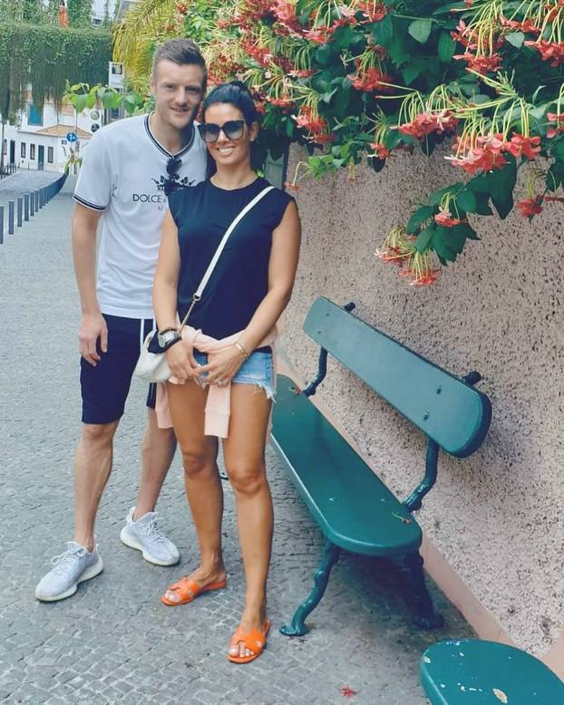 FOTO 'Kraljica sponzoruša' fotkala se potpuno gola: 'Ti si majka, razmisli o svojoj obitelji'